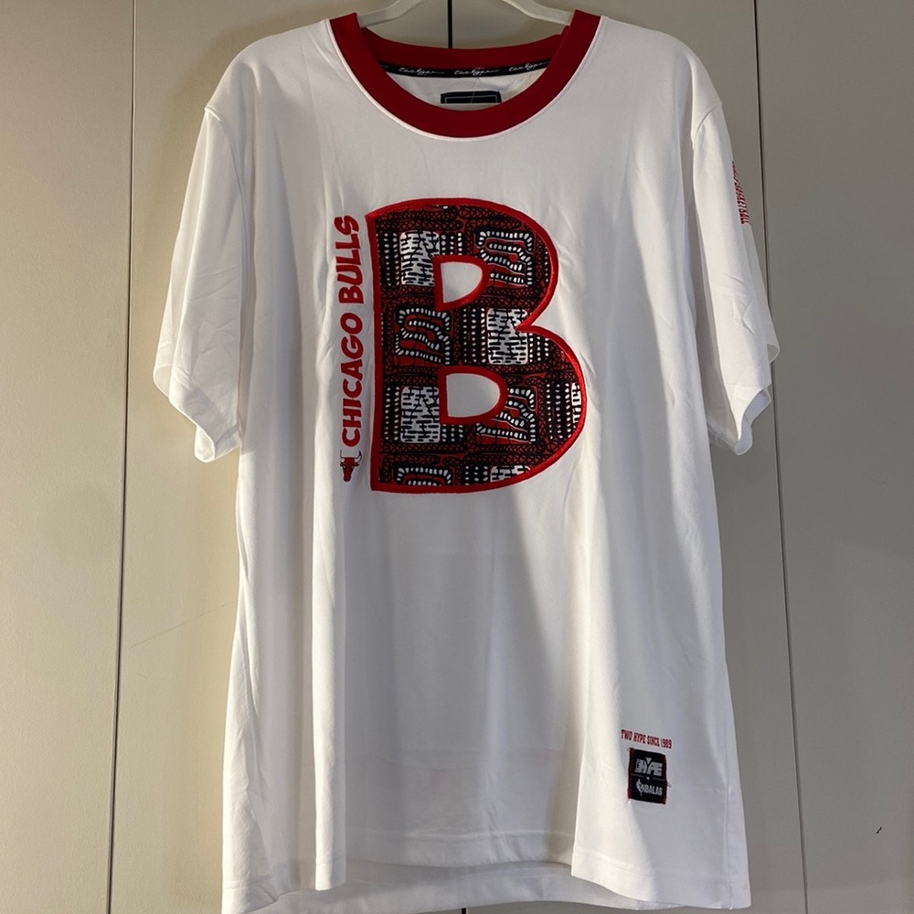 Chicago Bulls Two Hype Original 90's Team‎ Kente Letter Performance T-Shirt XL